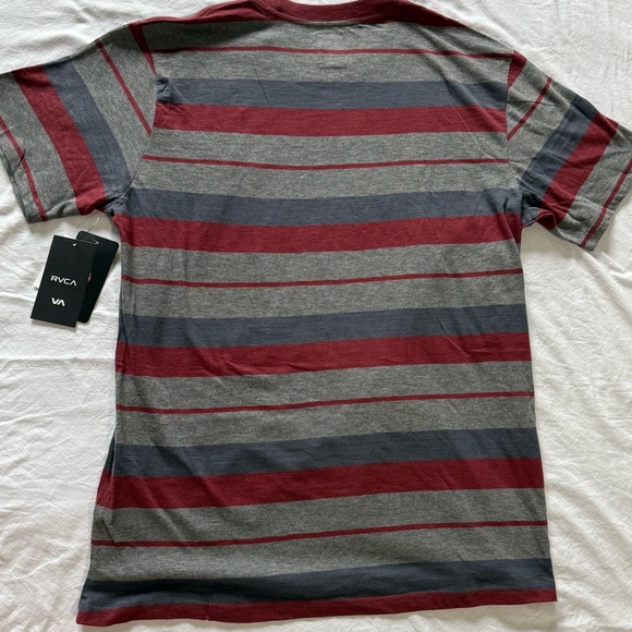 NWT RVCA Men's Gray Blue and Red Striped Tee Medium - Picture 3 of 7
